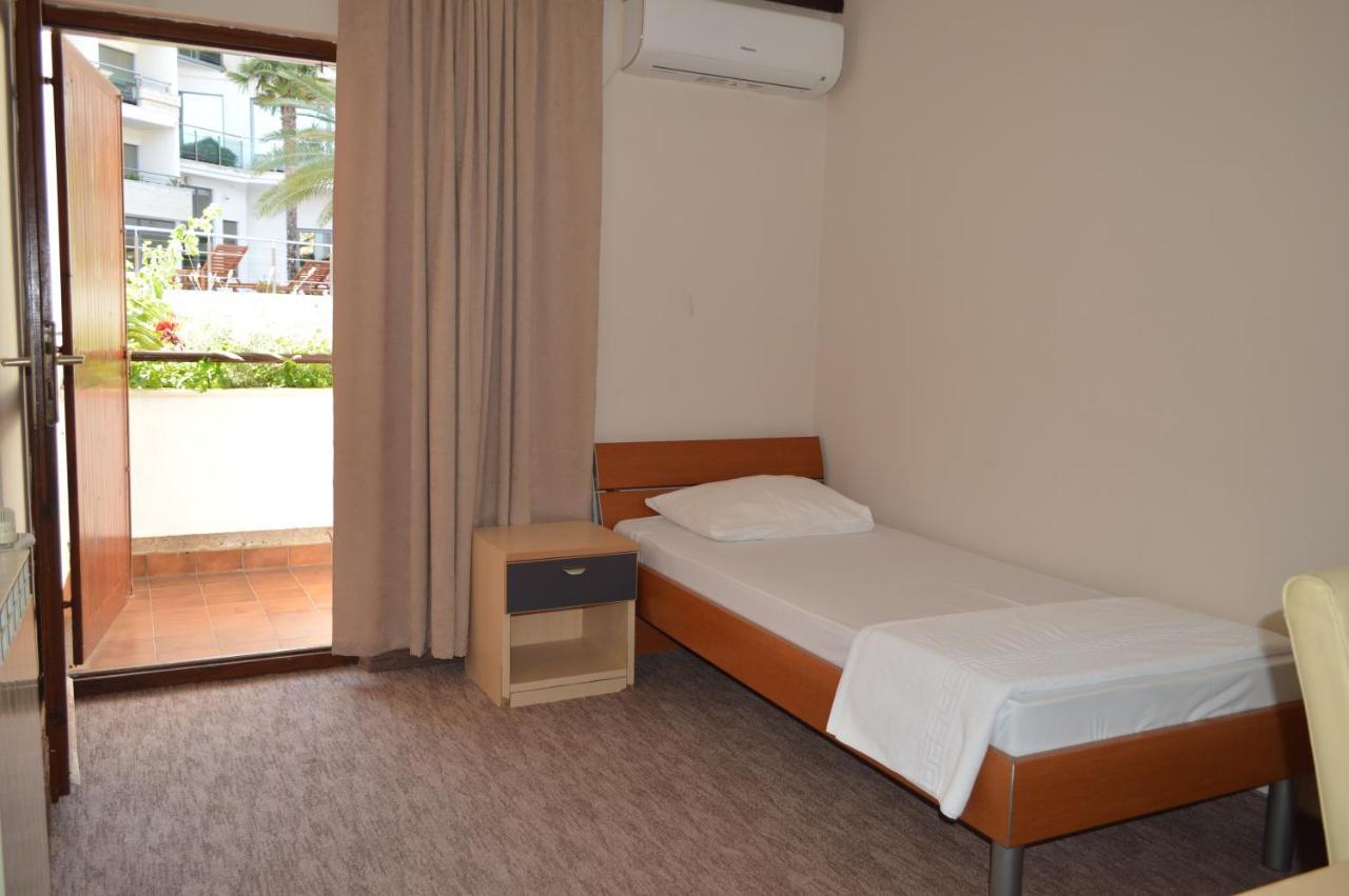 Ambassador Apartments Petrovac Exterior foto
